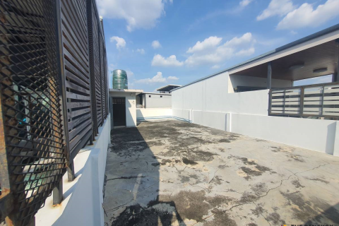 Townhouse in Bangkok, Thailand 5 bedrooms № 189577
