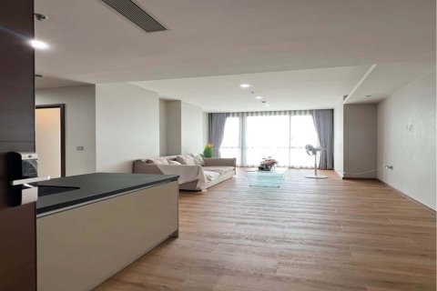 Condo in Watthana, Bangkok, Thailand, 3 bedrooms  № 146680 - photo 2