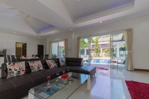 Villa in Phuket, Thailand 4 bedrooms № 140382 - photo 2
