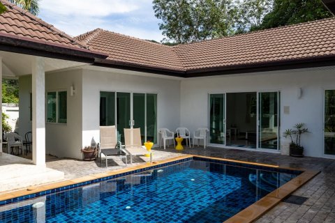 Villa in Phuket, Thailand 4 bedrooms № 140382 - photo 1