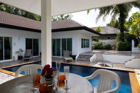 Villa in Phuket, Thailand 4 bedrooms № 140382 - photo 18