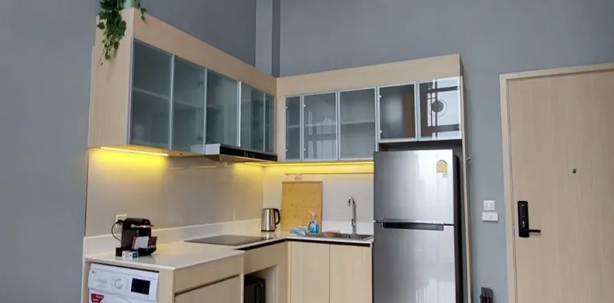 Studio in the Condo in Watthana, Bangkok, Thailand  № 159445