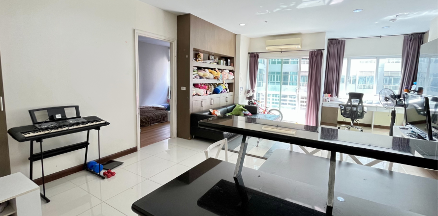 Кондоминиум с 2 спальнями в Бангкапи, Бангкок, Таиланд № 158360