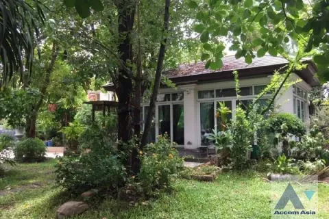 Casa de 4 dormitorios en Bang Khen, Bangkok, Tailandia № 219760
