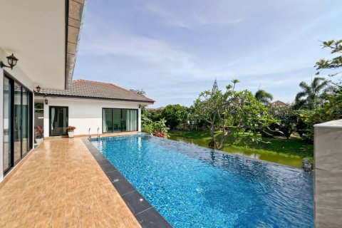 Villa in Hua Hin, Thailand 4 bedrooms № 152387 - photo 5