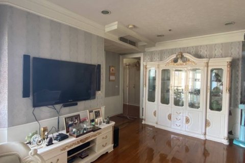Condo in Bangkok, Thailand, 2 bedrooms  № 152385 - photo 2