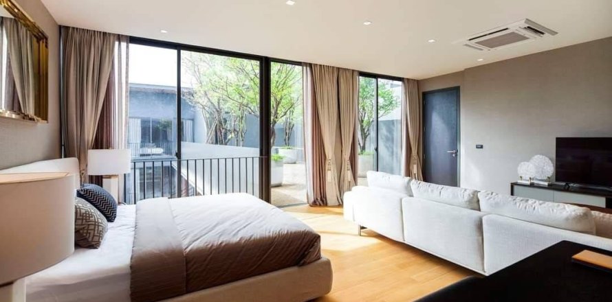 House in Bangkok, Thailand 4 bedrooms № 157549