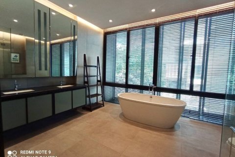 House in Bangkok, Thailand 3 bedrooms № 157547 - photo 13