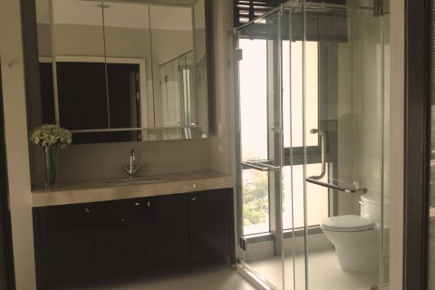 Condo in Bangkok, Thailand, 3 bedrooms  № 157550 - photo 9