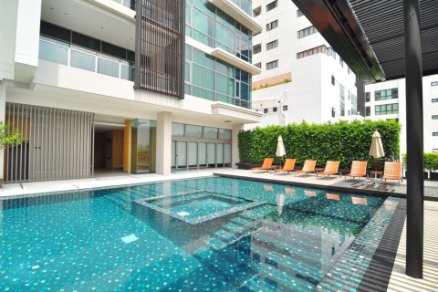 Condo in Bangkok, Thailand, 3 bedrooms  № 157550 - photo 4