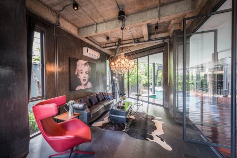 House in Bangkok, Thailand 7 bedrooms № 157552