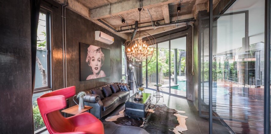 House in Bangkok, Thailand 7 bedrooms № 157552