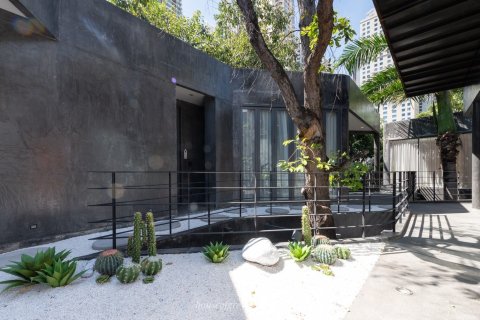 House in Bangkok, Thailand 7 bedrooms № 157552 - photo 4