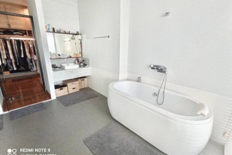 House in Bangkok, Thailand 4 bedrooms № 157548 - photo 3