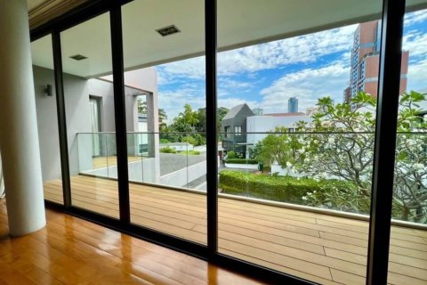House in Bangkok, Thailand 4 bedrooms № 157548 - photo 6