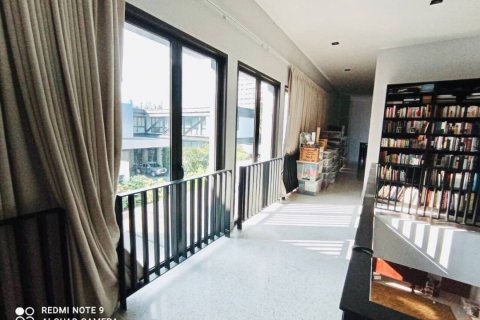 House in Bangkok, Thailand 4 bedrooms № 157548 - photo 10
