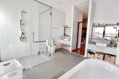 House in Bangkok, Thailand 4 bedrooms № 157548 - photo 4