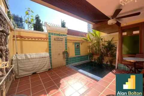 Casa de 5 dormitorios en Pattaya, Tailandia № 211451 - foto 10