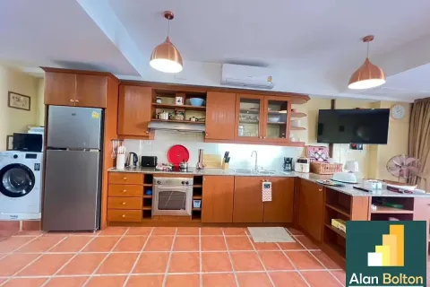 Casa de 5 dormitorios en Pattaya, Tailandia № 211451 - foto 5