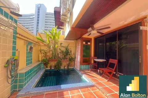 Casa de 5 dormitorios en Pattaya, Tailandia № 211451 - foto 11