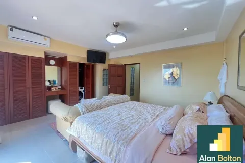 Casa de 5 dormitorios en Pattaya, Tailandia № 211451 - foto 16