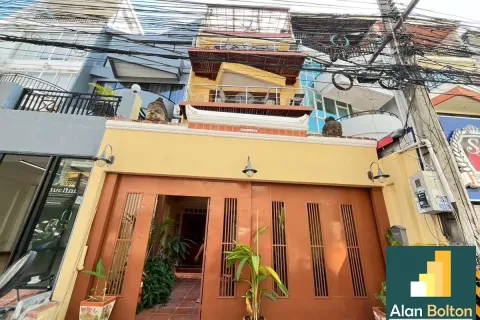 House in Pattaya, Thailand 5 bedrooms № 211451