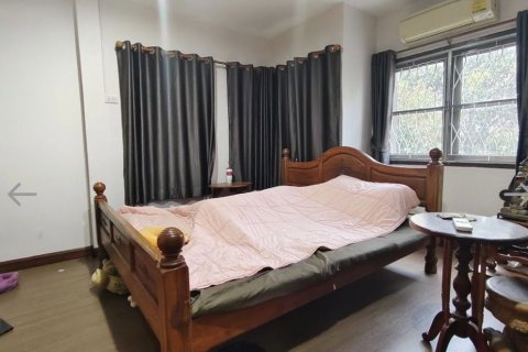 House in Bang Kapi, Bangkok, Thailand 4 bedrooms № 163274 - photo 8