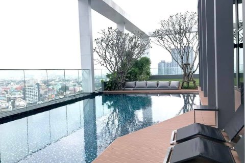 Studio dans le Condo à Khlong Toei, Bangkok, Thaïlande  № 163275 - photo 10