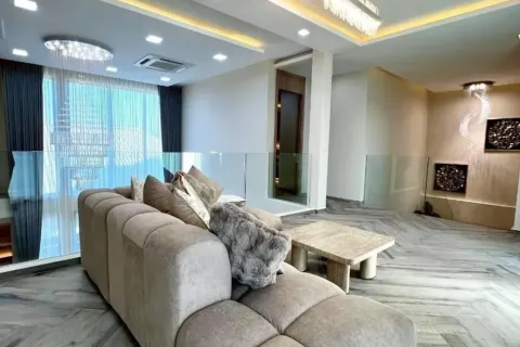 Casa de 5 dormitorios en Pattaya, Tailandia № 211125 - foto 4
