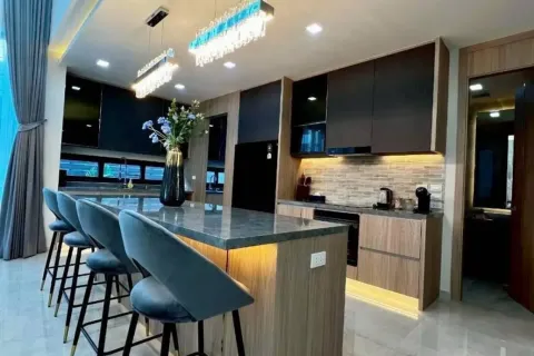 Casa de 5 dormitorios en Pattaya, Tailandia № 211125 - foto 2