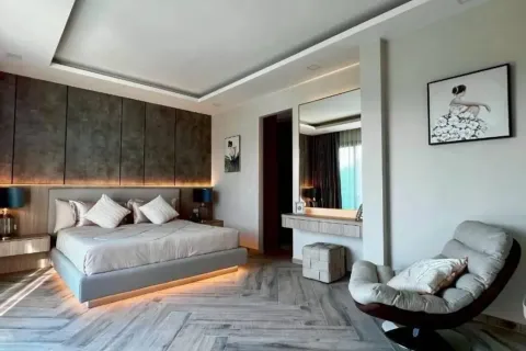 Casa de 5 dormitorios en Pattaya, Tailandia № 211125 - foto 19