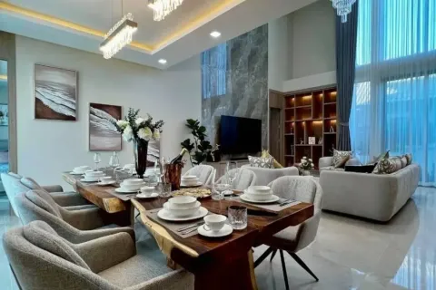 Casa de 5 dormitorios en Pattaya, Tailandia № 211125 - foto 12