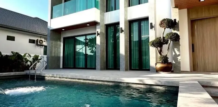 Casa de 5 dormitorios en Pattaya, Tailandia № 211125