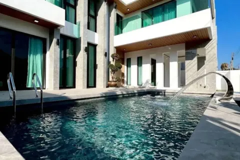 Casa de 5 dormitorios en Pattaya, Tailandia № 211125 - foto 3