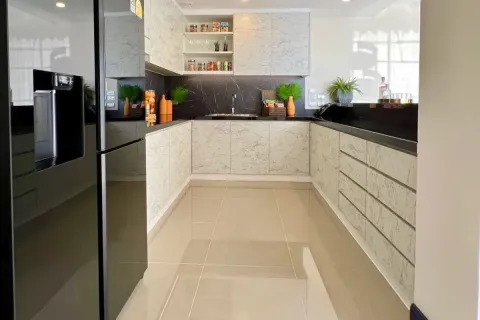 Condominio de 5 dormitorios en Jomtien Beach, Pattaya, Tailandia № 211120 - foto 11