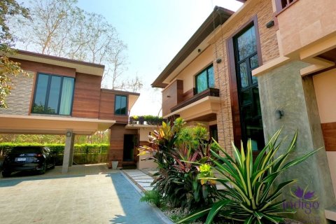 Maison à Chiang Mai, Thaïlande 6 chambres № 162610 - photo 1