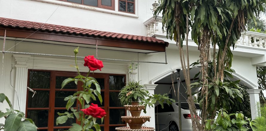 Maison à San Sai, Thaïlande 6 chambres № 140158