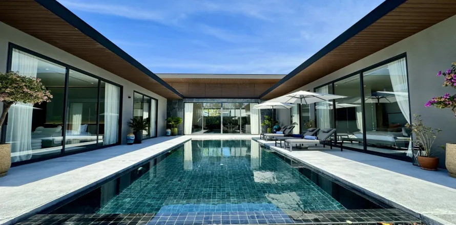 Villa in Phuket, Thailand 4 bedrooms № 164505