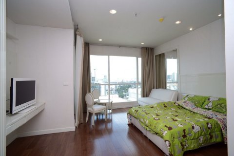 Студия в кондо в Патхум Ване, Бангкок, Таиланд № 149078 - фото 1