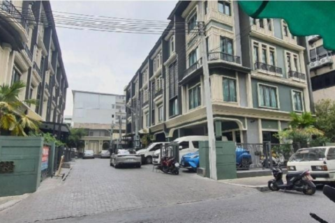 House in Pom Prap Sattru Phai, Bangkok, Thailand 4 bedrooms № 173304 - photo 4