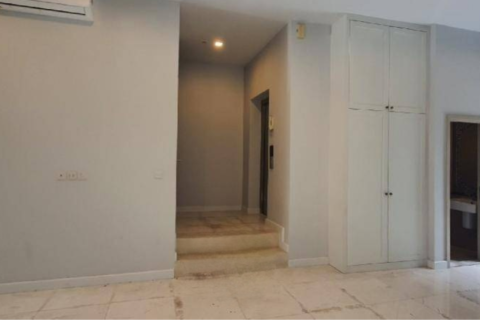 House in Pom Prap Sattru Phai, Bangkok, Thailand 4 bedrooms № 173304 - photo 16