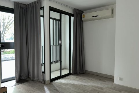 Studio in the Condo in Huai Khwang, Bangkok, Thailand № 156432