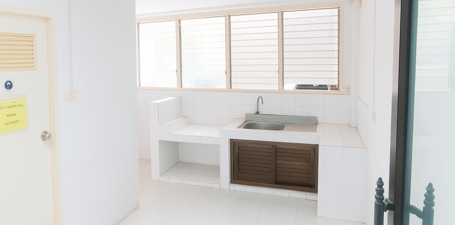 Townhouse in Bueng Kum, Bangkok, Thailand 6 bedrooms № 156438