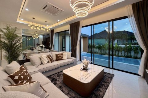 Villa in Phuket, Thailand 3 bedrooms № 167879 - photo 2