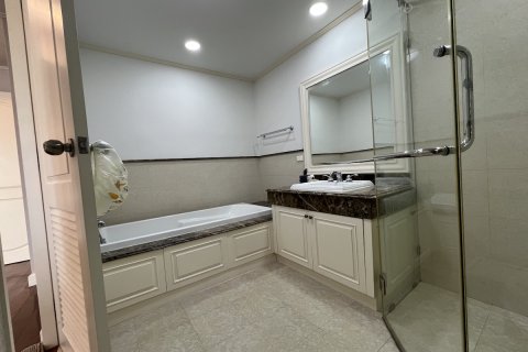 Кондоминиум с 2 спальнями в Клонг Тоэй, Бангкок, Таиланд № 200875 - фото 10