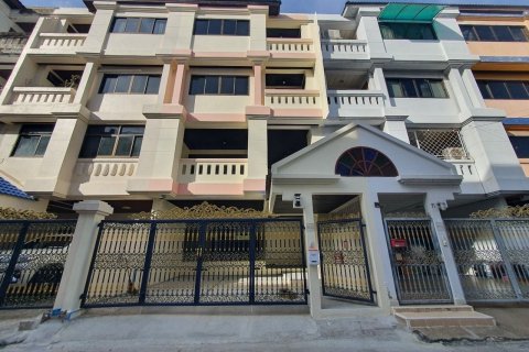 House in Chatuchak, Bangkok, Thailand 4 bedrooms № 151823 - photo 1