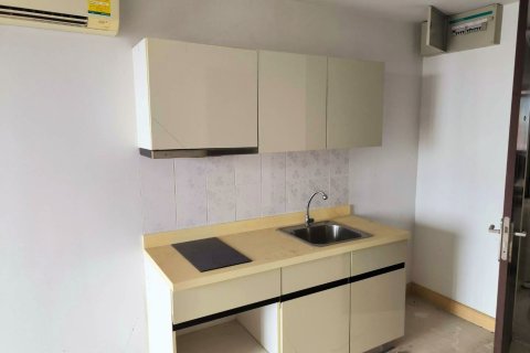 Студия в кондо в Клонг Тоэй, Бангкок, Таиланд № 151825 - фото 6