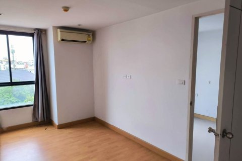 Студия в кондо в Клонг Тоэй, Бангкок, Таиланд № 151825 - фото 2