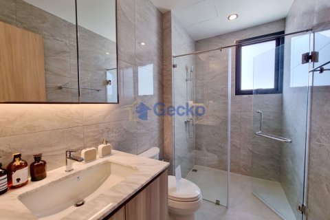 House in Pattaya, Thailand 4 bedrooms № 196759 - photo 10