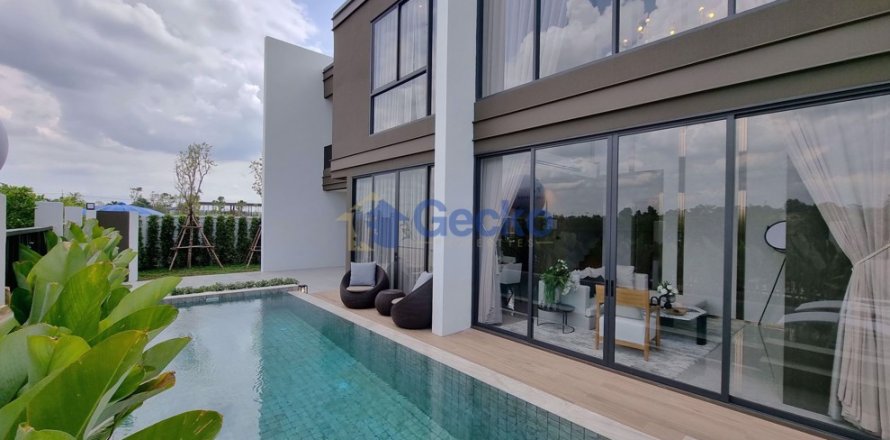 House in Pattaya, Thailand 4 bedrooms № 196759